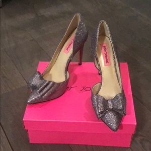 NIB Bestey Johnson silver glitter stiletto 7.5 8